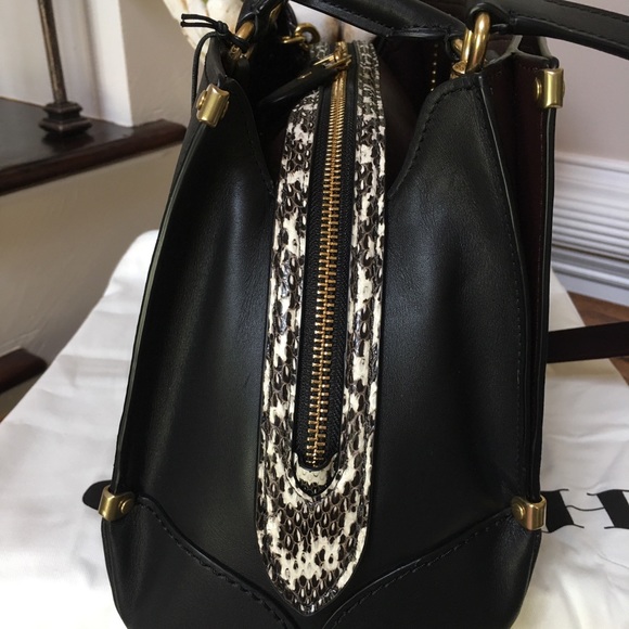 Stunning Coach Exotic Detailed Mason Color - Picture 4 of 16